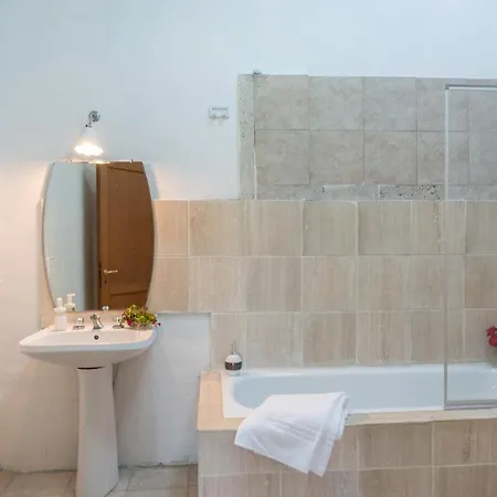 Villa Casale Rasa 20&2, Emma Asciano
